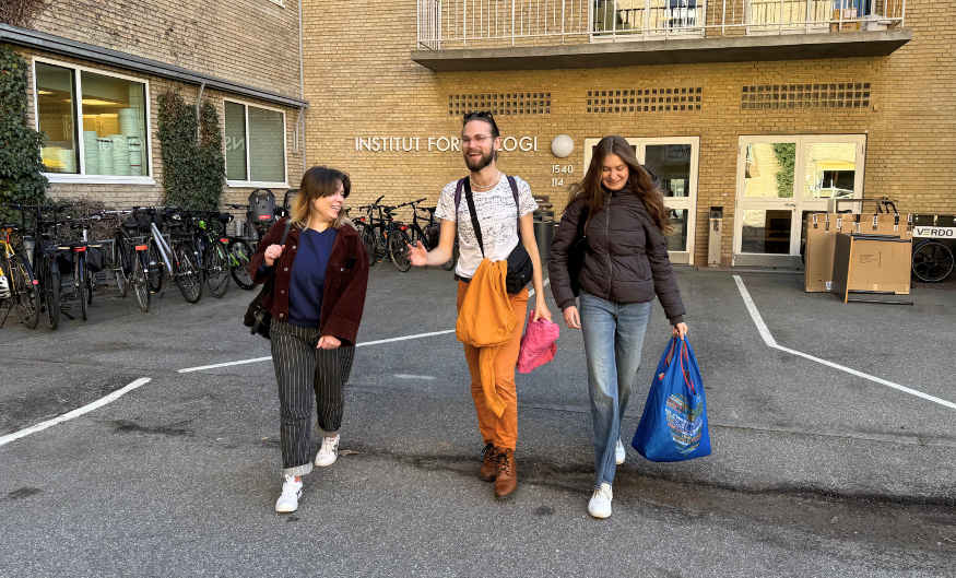 Thor på vej til frokost med nogle af hans studiekammerater